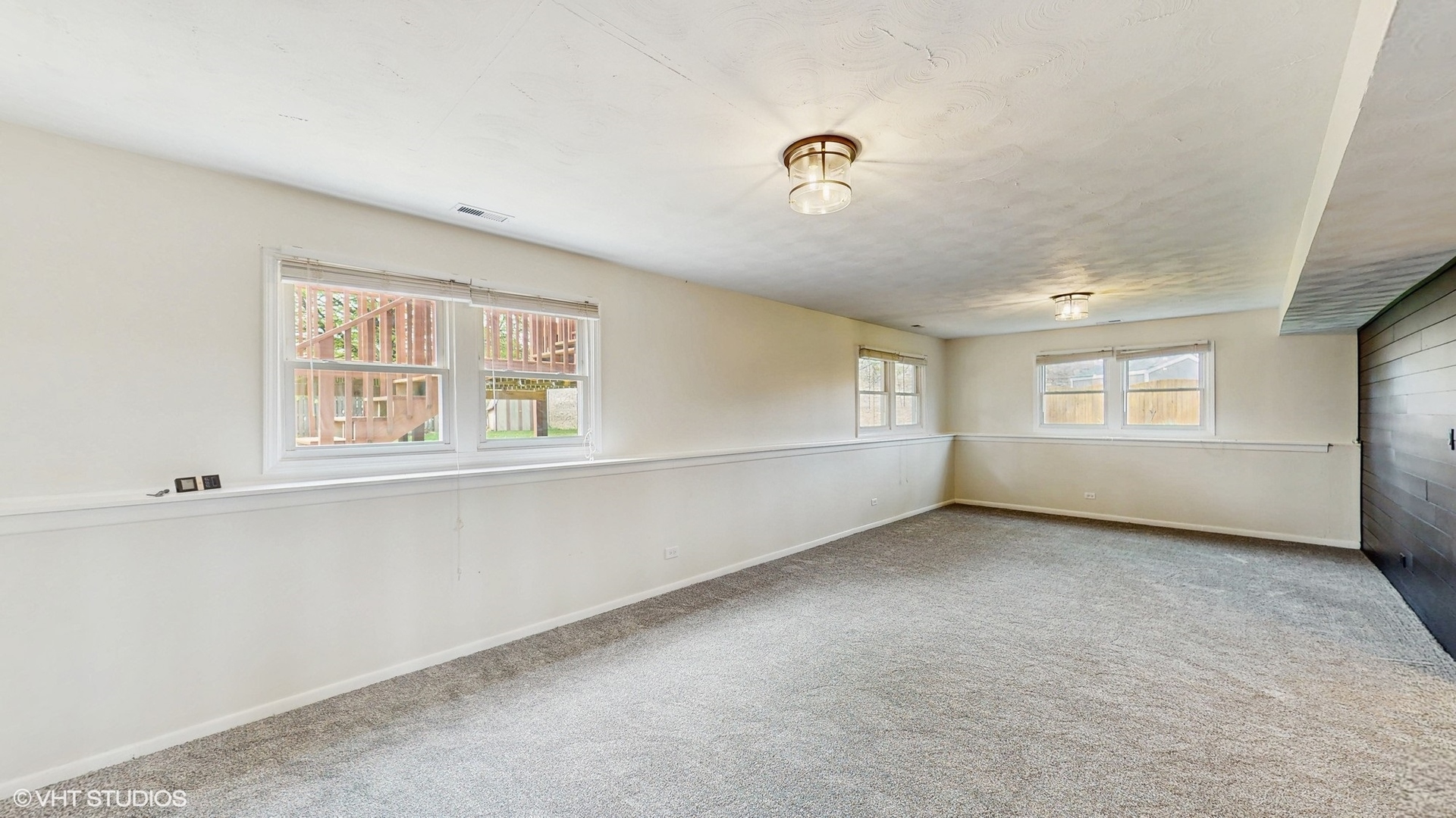 2525 Ridge Road Aurora, IL 60504 - Photo 20 of 36 a view of an empty room with a window