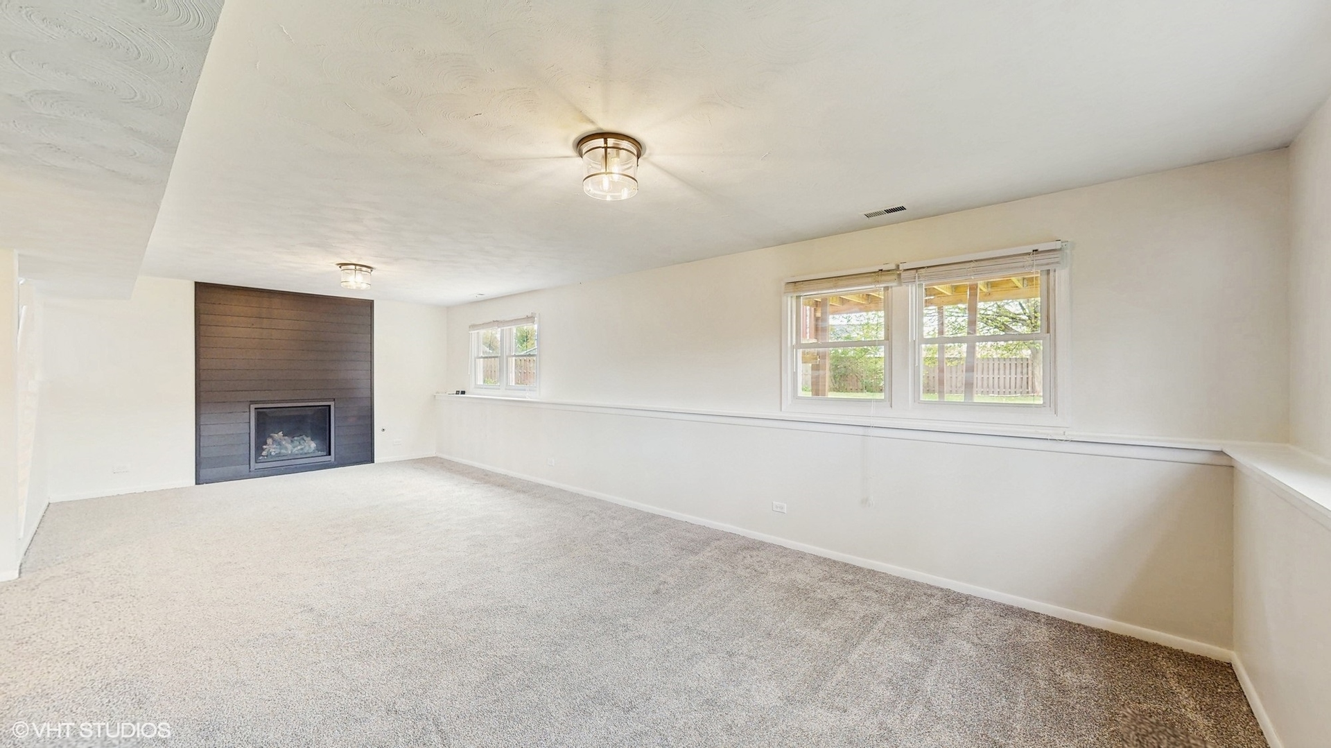 2525 Ridge Road Aurora, IL 60504 - Photo 22 of 36 an empty room with windows and fireplace
