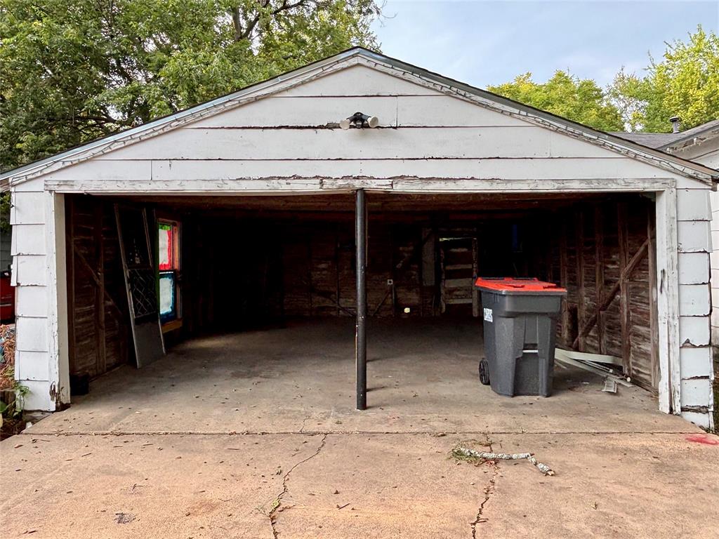 3024 Bonham Street Paris, TX 75460 - Photo 13 of 13 a view of a outdoor space