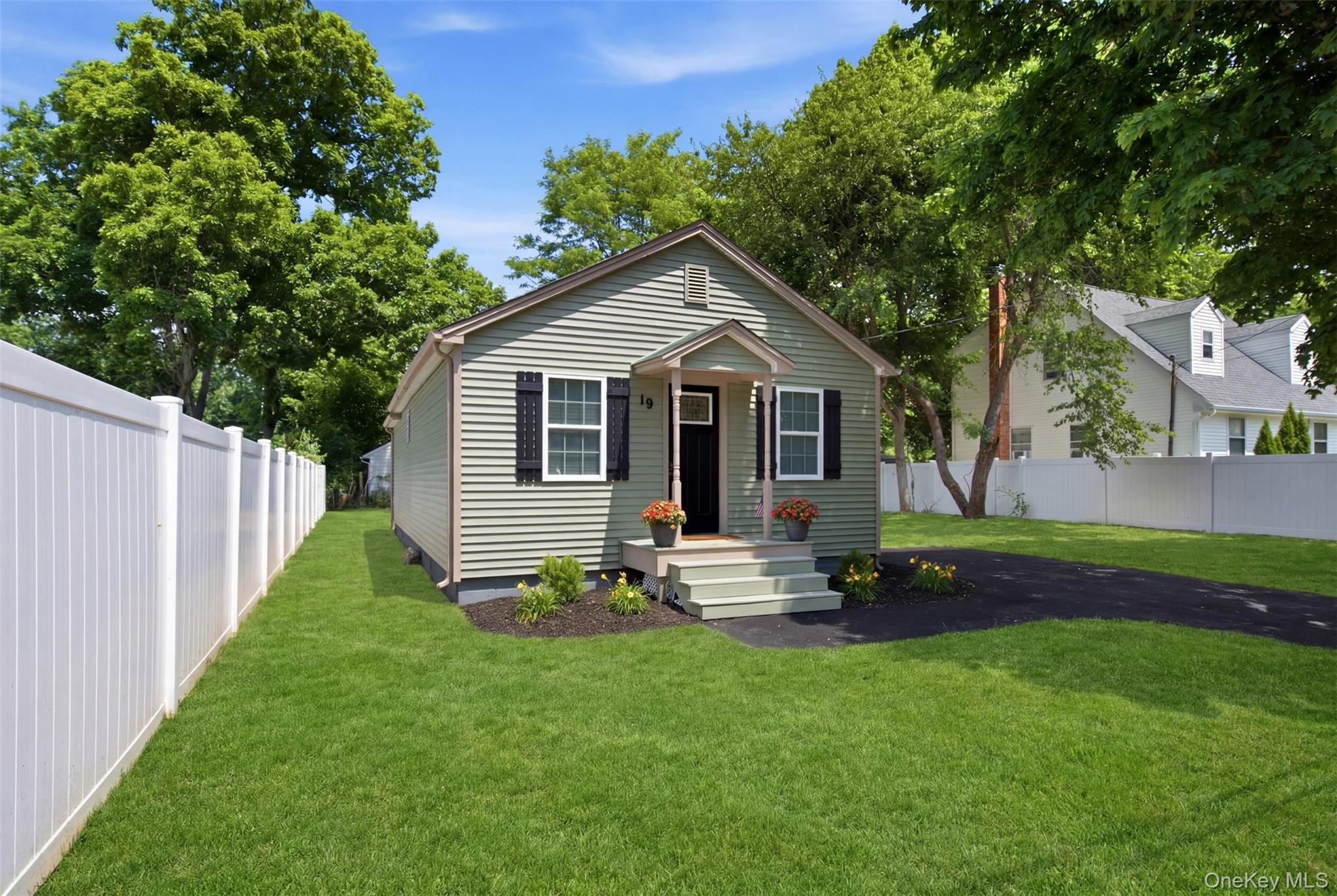 19 Lacrosse Road Mastic Beach, NY 11951 - Photo 5 of 26