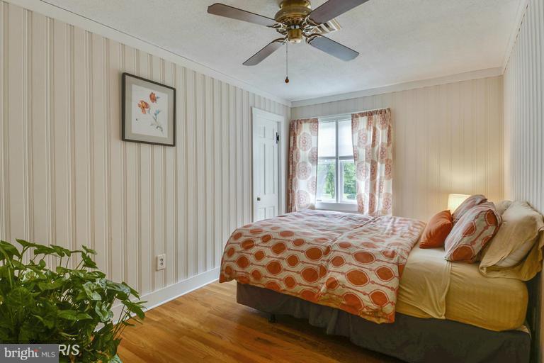 15 Hatsawap Road Cambridge, MD 21613 - Photo 20 of 29 Second Level w./ Wood Floor
