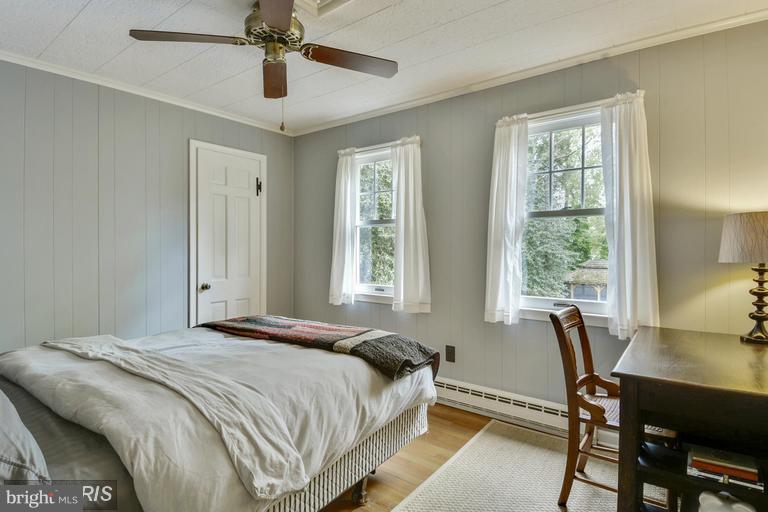 15 Hatsawap Road Cambridge, MD 21613 - Photo 21 of 29 Wood Floor, Tasteful Colors