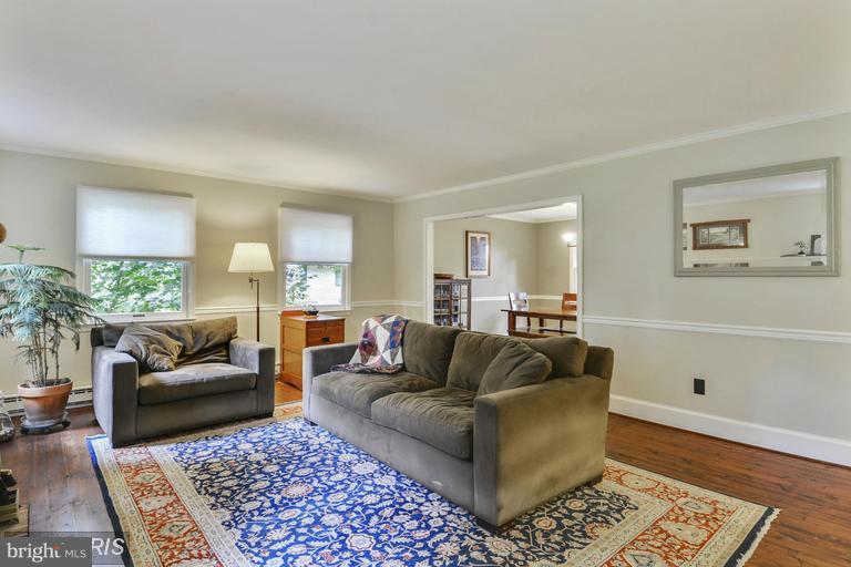 15 Hatsawap Road Cambridge, MD 21613 - Photo 6 of 29 Wood Flooring, Crown Mold, Chair Rail