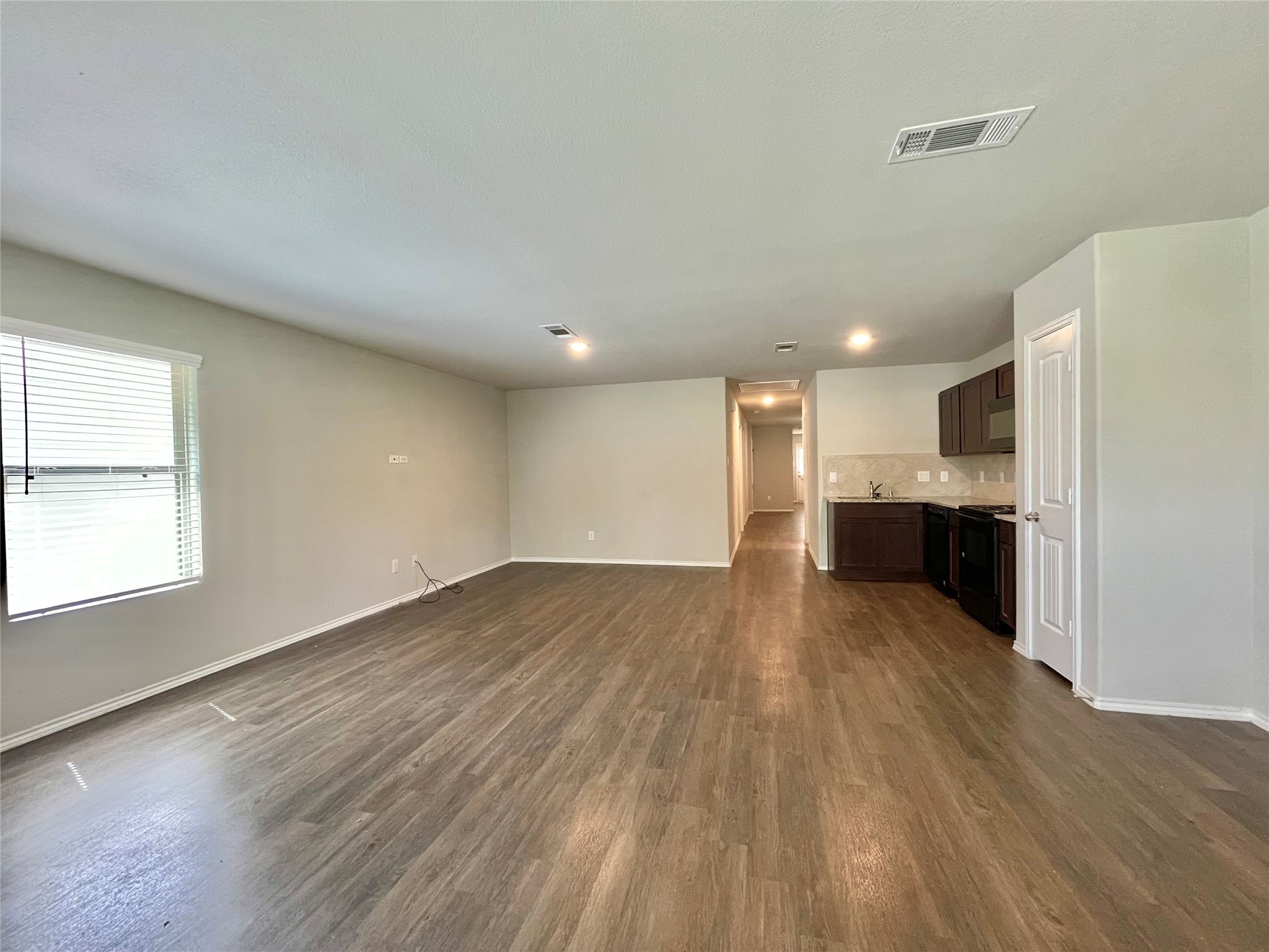 126 East Ash Street Angleton, TX 77515 - Photo 5 of 17