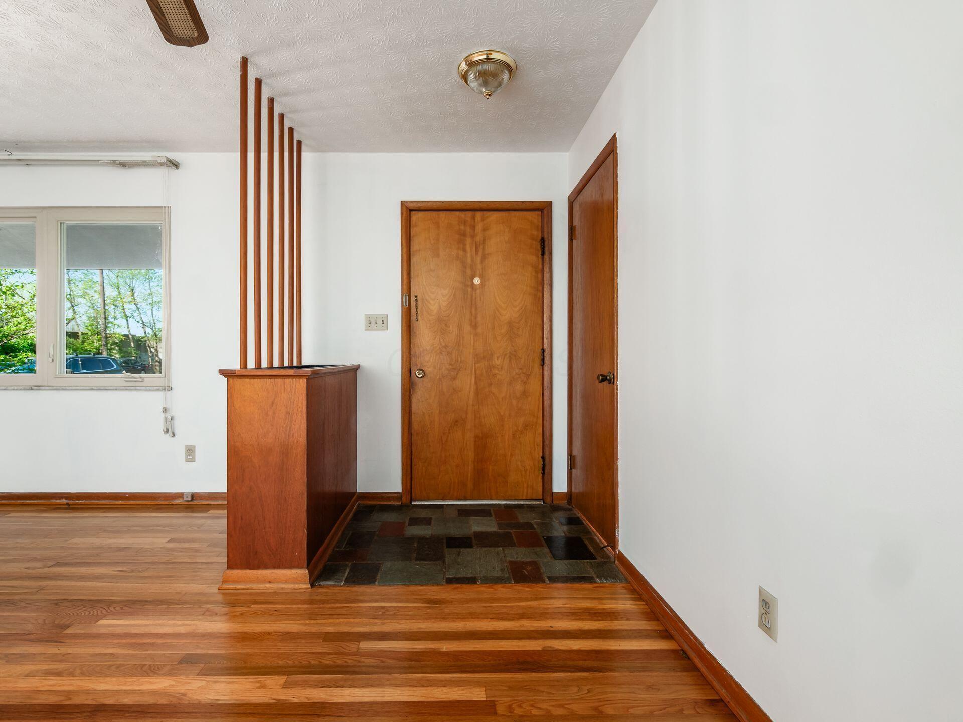 432 James Road Columbus, OH 43230 - Photo 5 of 43 005_d071a1_N 432 James rd 001
