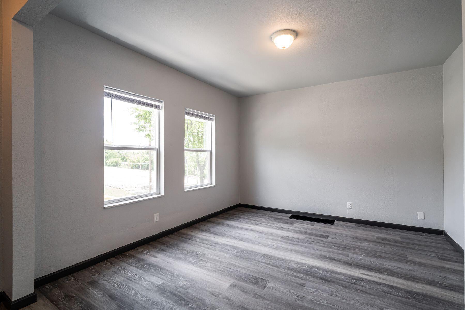 547 North 25th Street Milwaukee, WI 53233 - Photo 3 of 27 Living Room
