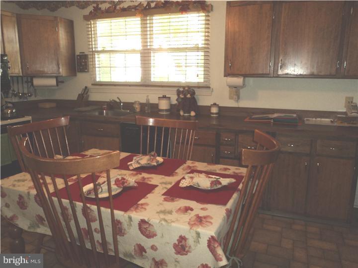 546 Hempstead Road Springfield, PA 19064 - Photo 11 of 25 Kitchen