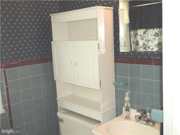 546 Hempstead Road Springfield, PA 19064 - Photo 17 of 25 Bathroom