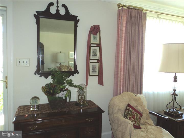 546 Hempstead Road Springfield, PA 19064 - Photo 7 of 25 Living Room