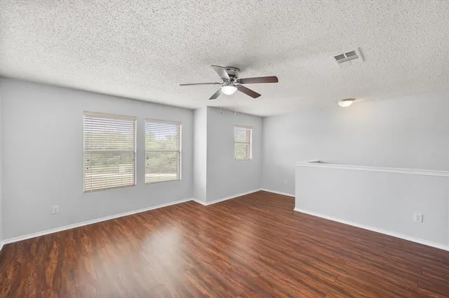 $2,500 | 812 Ericville Drive, Arlington, TX 76001