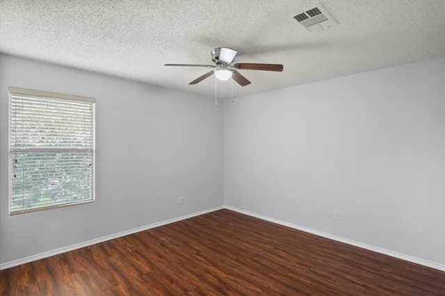 $2,500 | 812 Ericville Drive, Arlington, TX 76001