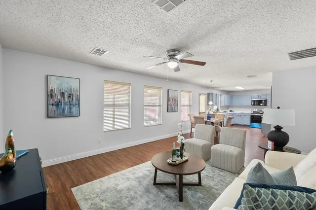 $2,500 | 812 Ericville Drive, Arlington, TX 76001