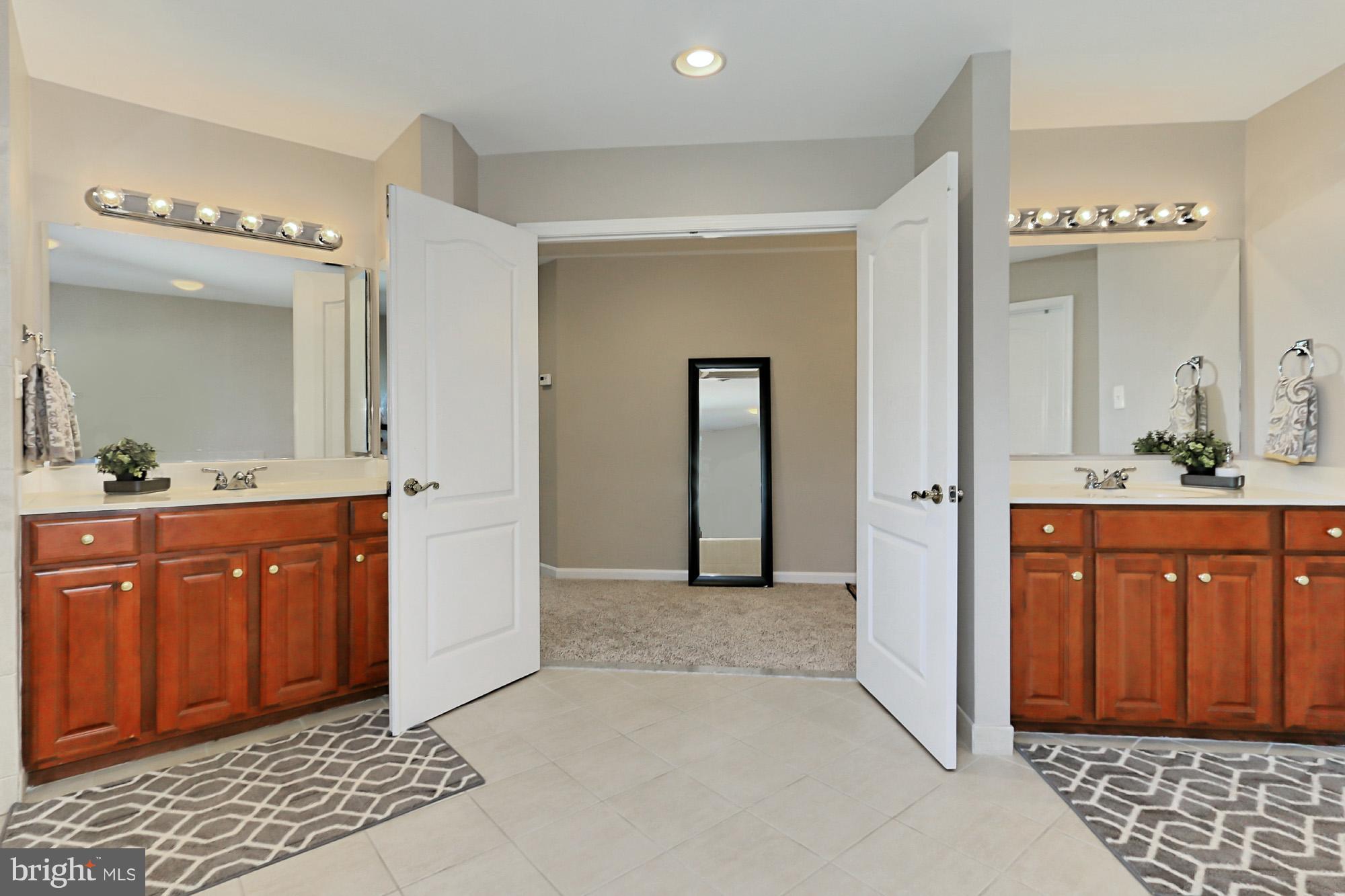 10496 Dunn Meadow Road Vienna, VA 22182 - Photo 21 of 29 Bath (Master)