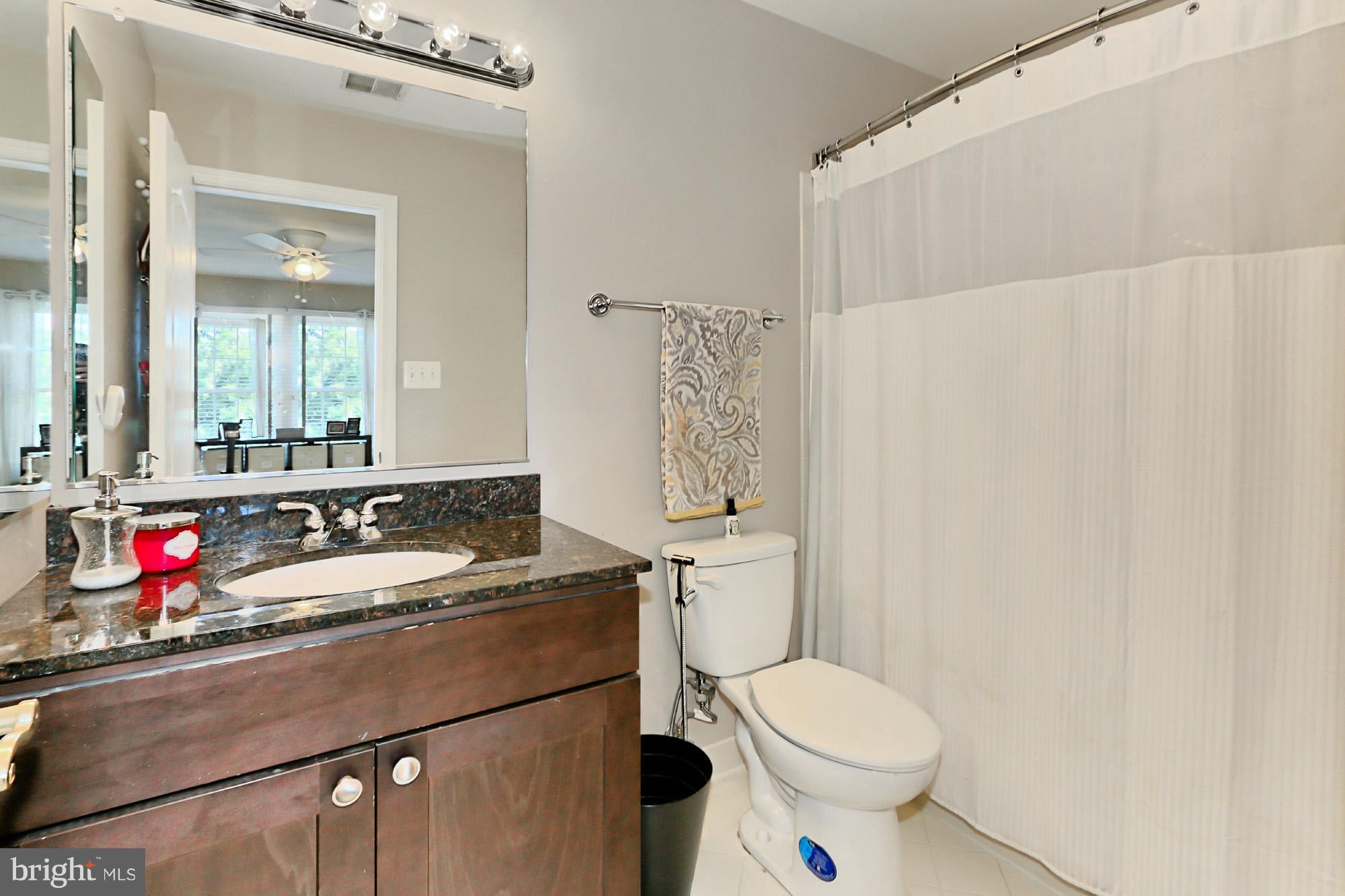 10496 Dunn Meadow Road Vienna, VA 22182 - Photo 23 of 29 Bath