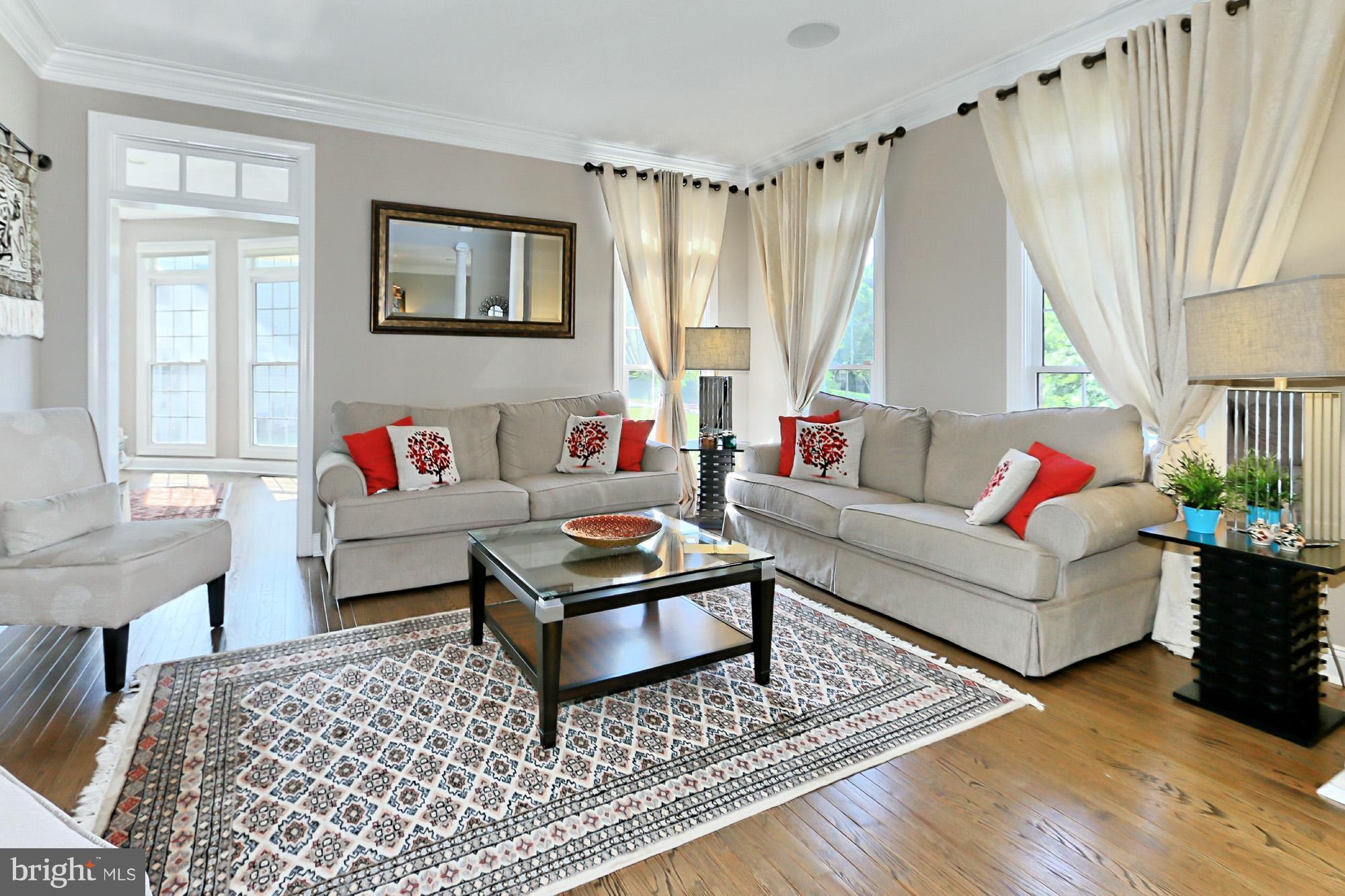 10496 Dunn Meadow Road Vienna, VA 22182 - Photo 4 of 29 Living Room