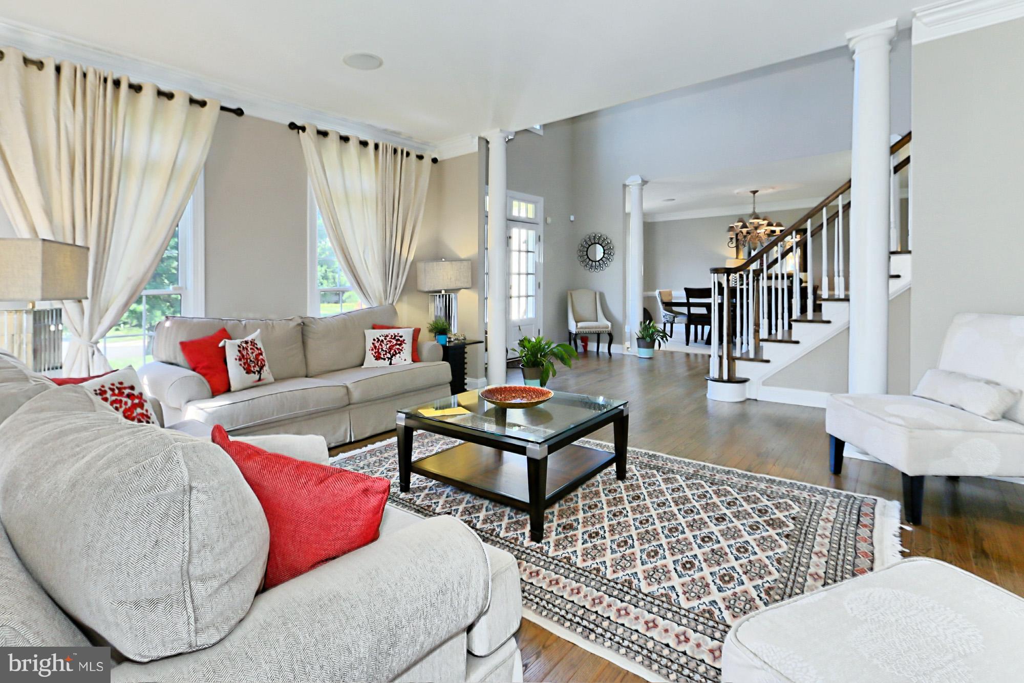 10496 Dunn Meadow Road Vienna, VA 22182 - Photo 5 of 29 Living Room
