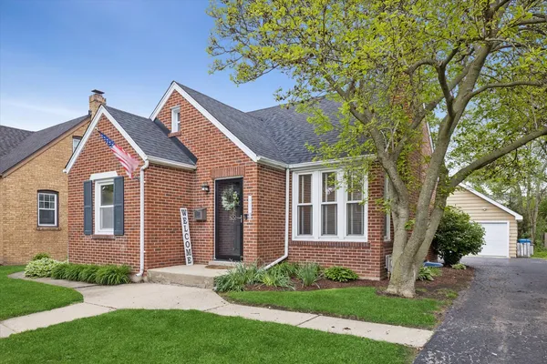 $559,000 | 923 Fairfield Avenue, Elmhurst, IL 60126