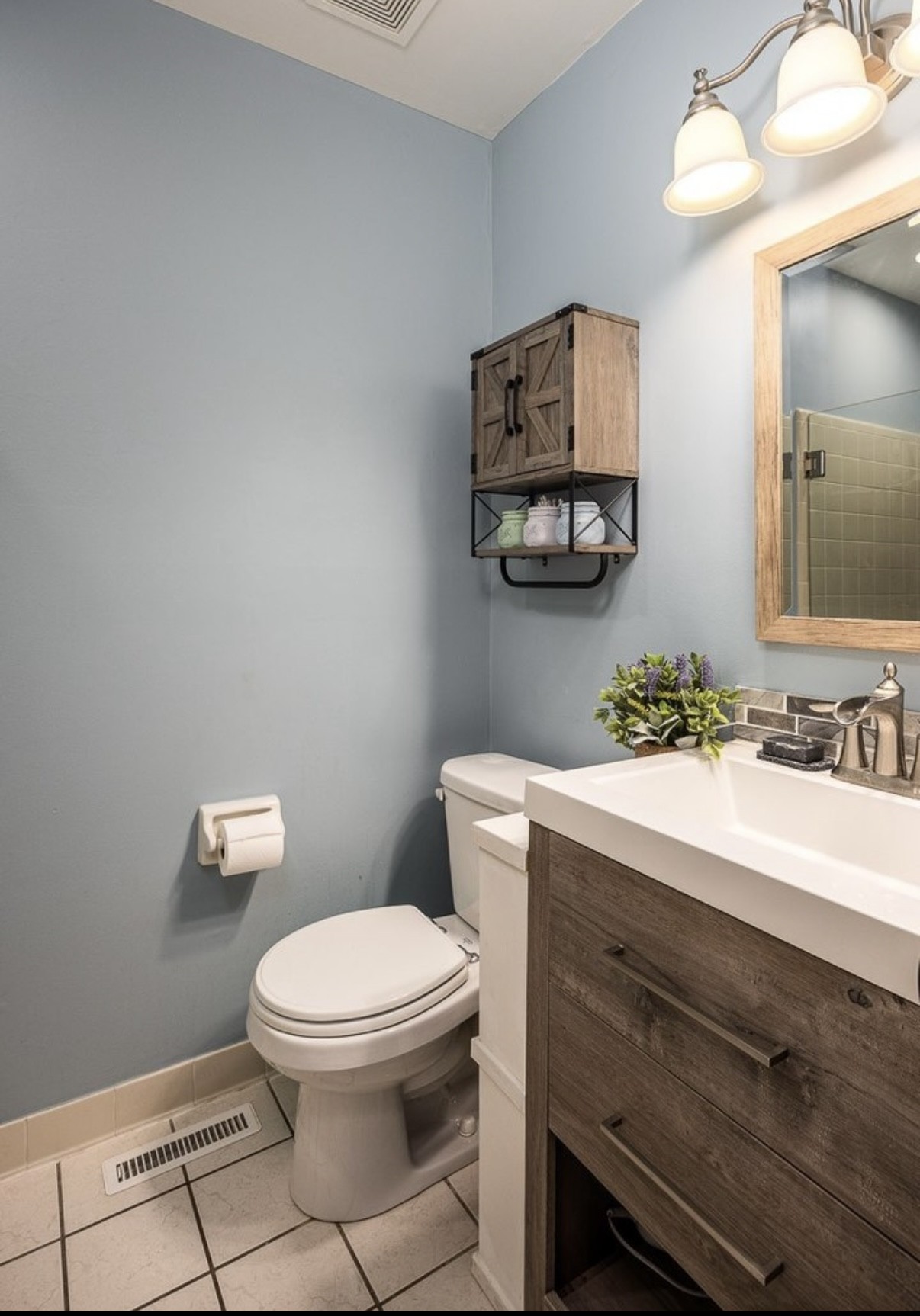 705 Baugh Road Nashville, TN 37221 - Photo 17 of 31 a bathroom with a toilet a sink and mirror