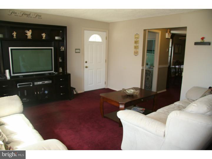38 Collier Circle Ridley Park, PA 19078 - Photo 3 of 13 Living Room