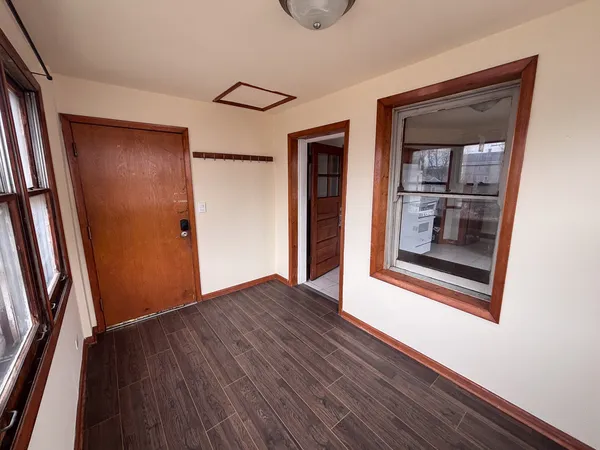 $2,295 | 3354 South Lituanica Avenue, Unit 2, Chicago, IL 60608