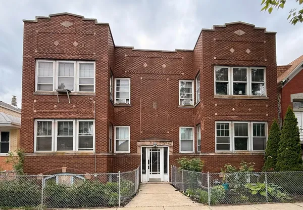 $2,295 | 3354 South Lituanica Avenue, Unit 2, Chicago, IL 60608