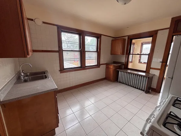 $2,295 | 3354 South Lituanica Avenue, Unit 2, Chicago, IL 60608