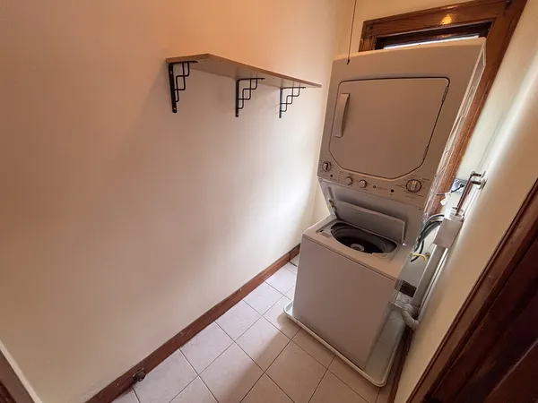 $2,295 | 3354 South Lituanica Avenue, Unit 2, Chicago, IL 60608