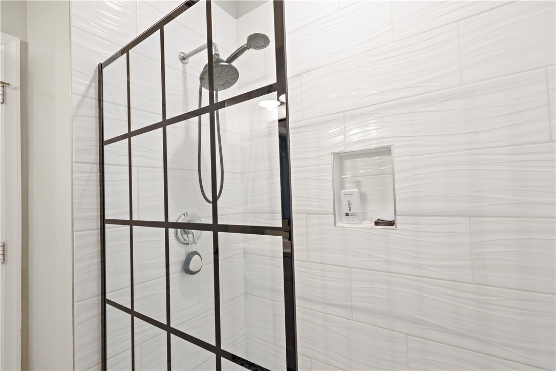 1782 Berkshire Circle Southwest Vero Beach, FL 32968 - Photo 26 of 35 a bathroom with a shower