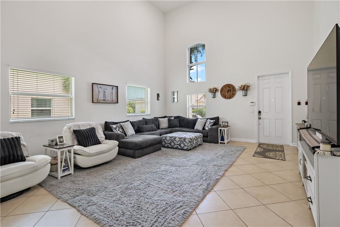 1782 Berkshire Circle Southwest Vero Beach, FL 32968 - Photo 5 of 35 a living room with furniture and a couch