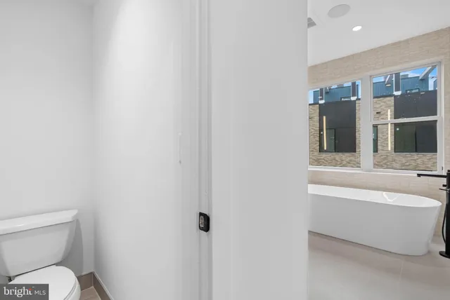 $825,000 | 650 Fairmount Avenue, Unit J2, Philadelphia, PA 19123