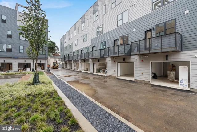 $825,000 | 650 Fairmount Avenue, Unit J2, Philadelphia, PA 19123