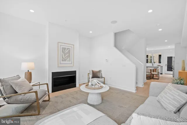 $825,000 | 650 Fairmount Avenue, Unit J2, Philadelphia, PA 19123