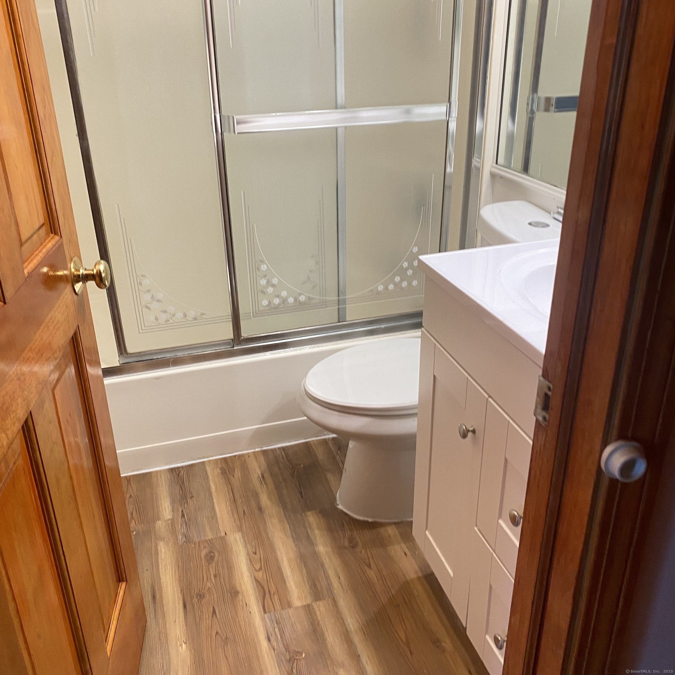 30 Glenview Drive, Unit 30 Cromwell, CT 06416 - Photo 13 of 22 a bathroom with a sink and a mirror