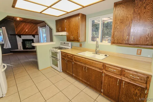 a view of a storage & utility room