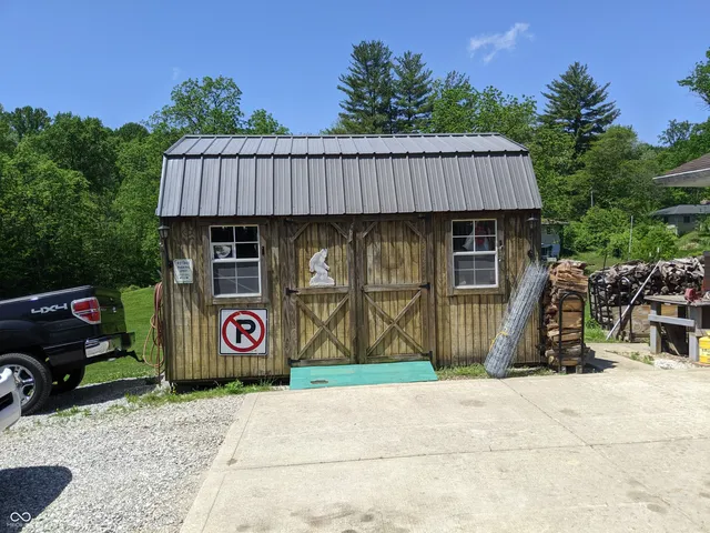 $269,000 | 7114 Locust Lake W Drive, Spencer, IN 47460