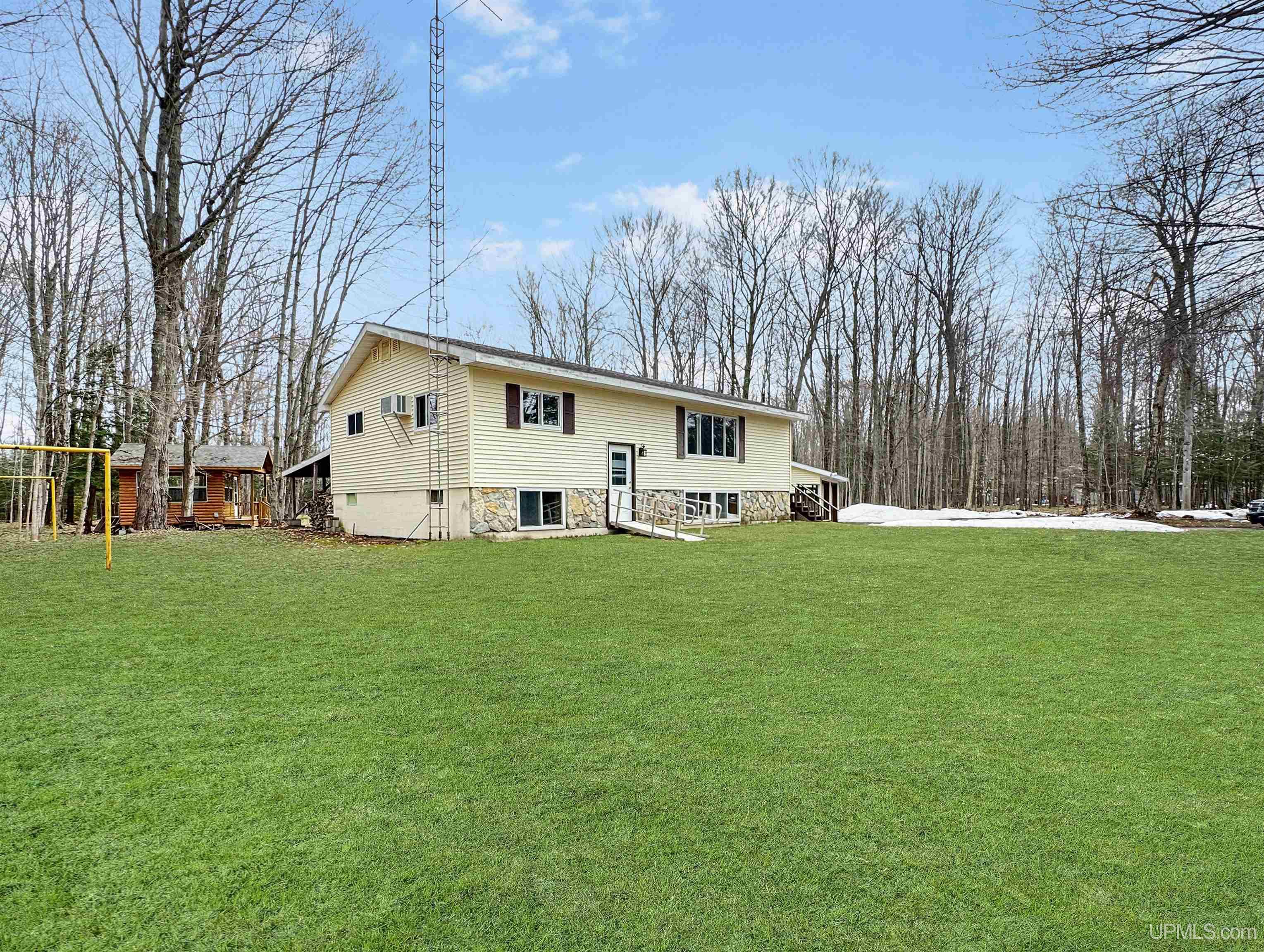 8672 M M.5 Road Gladstone, MI 49837 - Photo 32 of 38