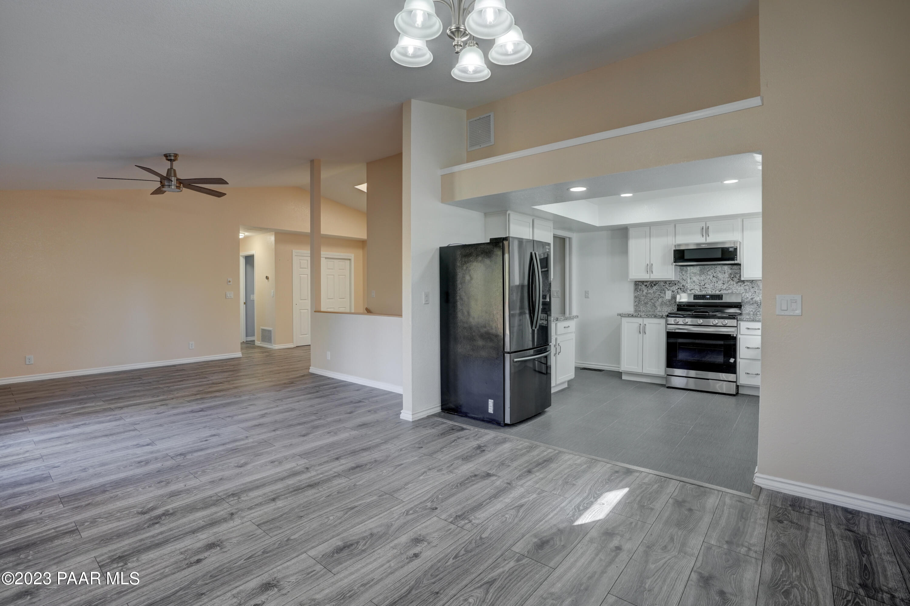 2064 View Point Road Prescott, AZ 86303 - Photo 12 of 51 Dining Area Shot 2