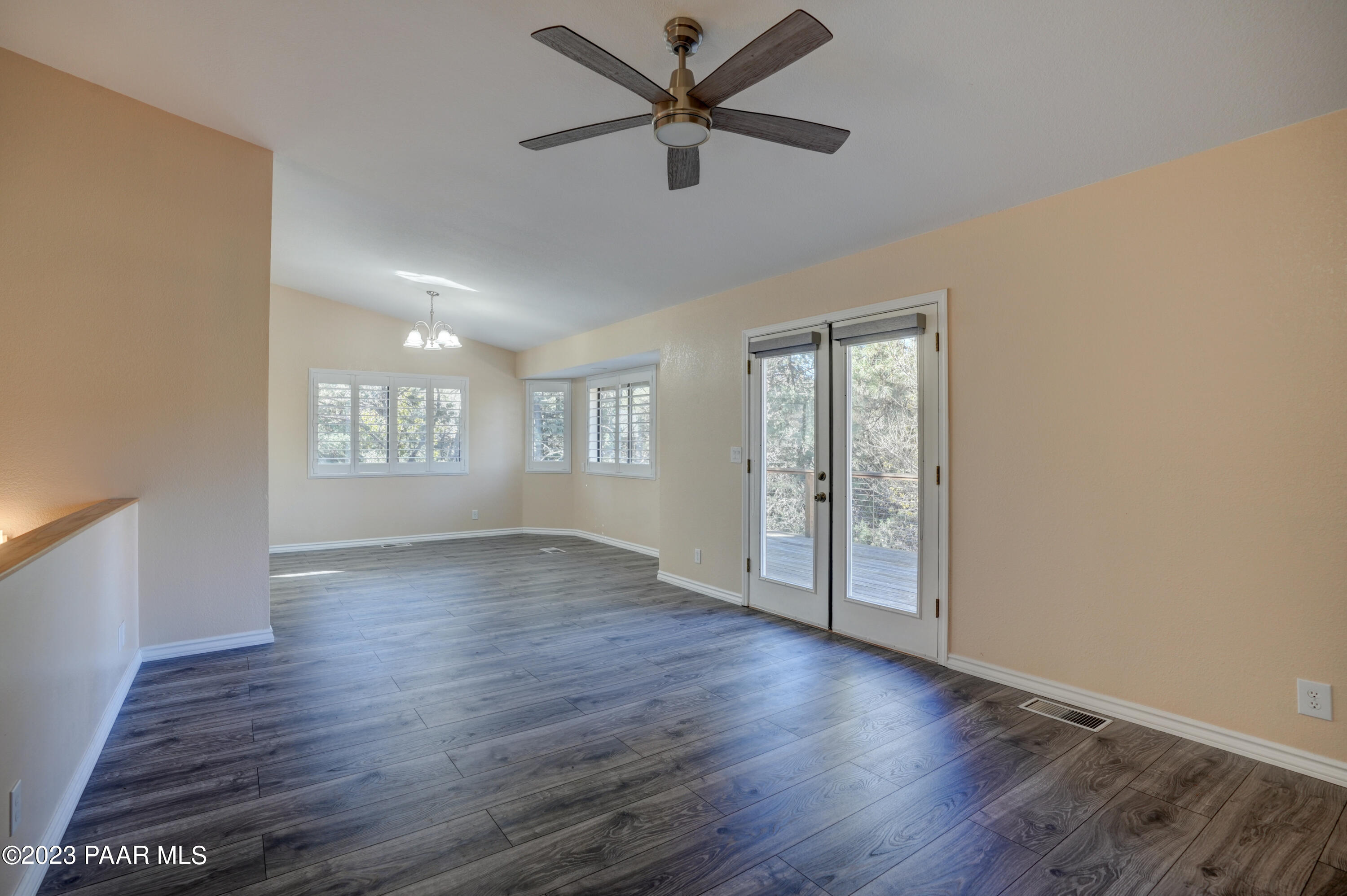 2064 View Point Road Prescott, AZ 86303 - Photo 13 of 51 Living Room Up