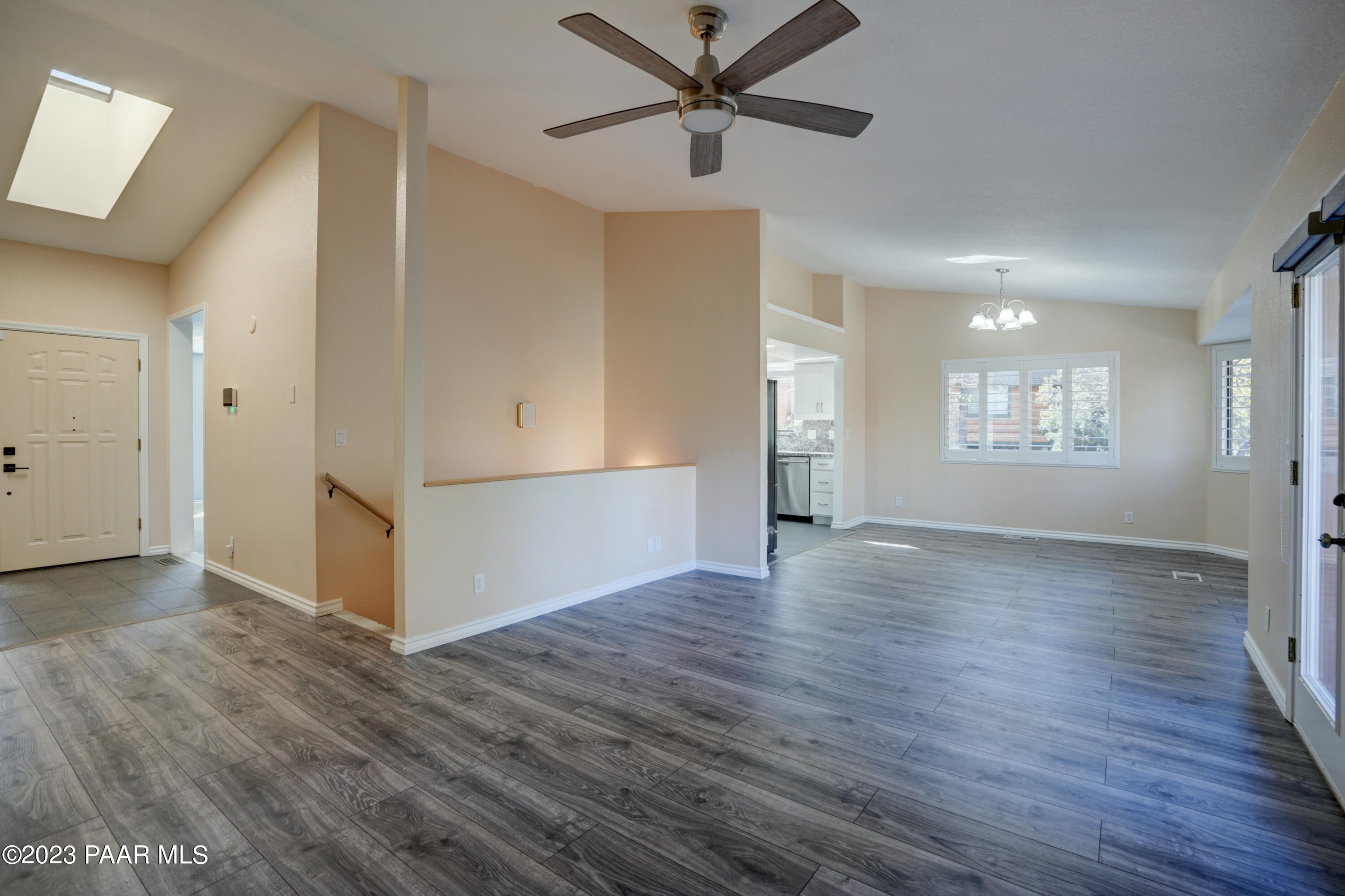 2064 View Point Road Prescott, AZ 86303 - Photo 14 of 51 Living Room