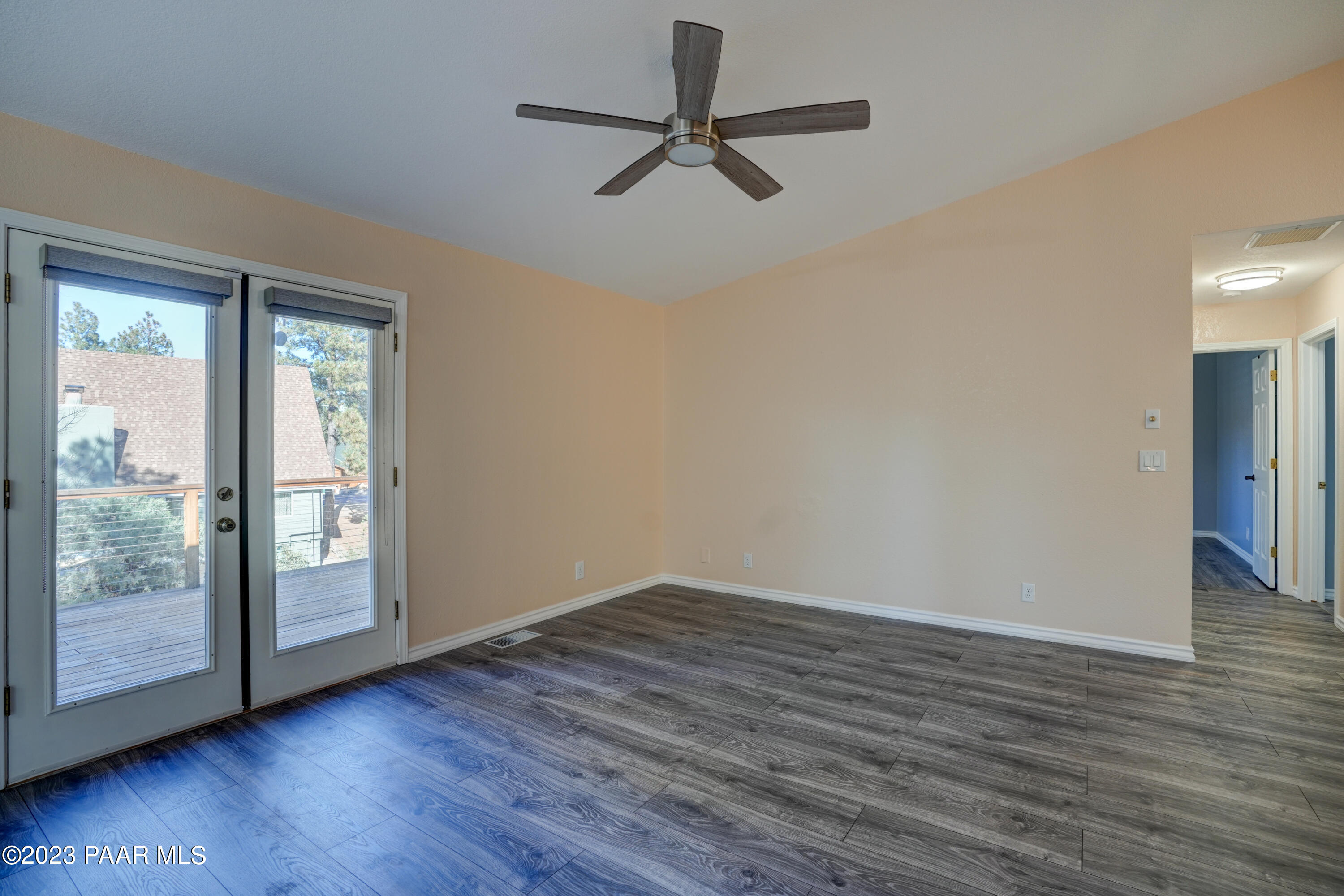 2064 View Point Road Prescott, AZ 86303 - Photo 15 of 51 Living Room Shot 3