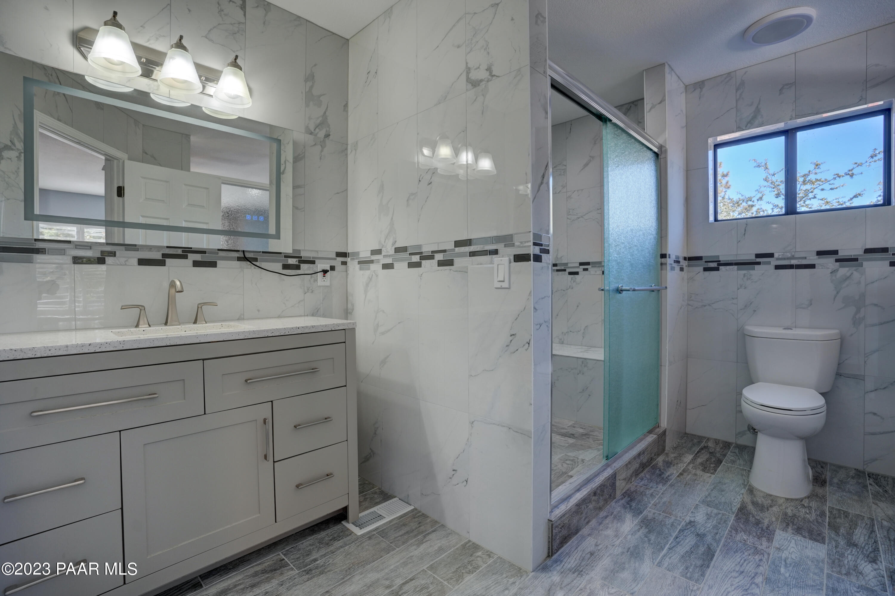 2064 View Point Road Prescott, AZ 86303 - Photo 19 of 51 Primary Bathroom