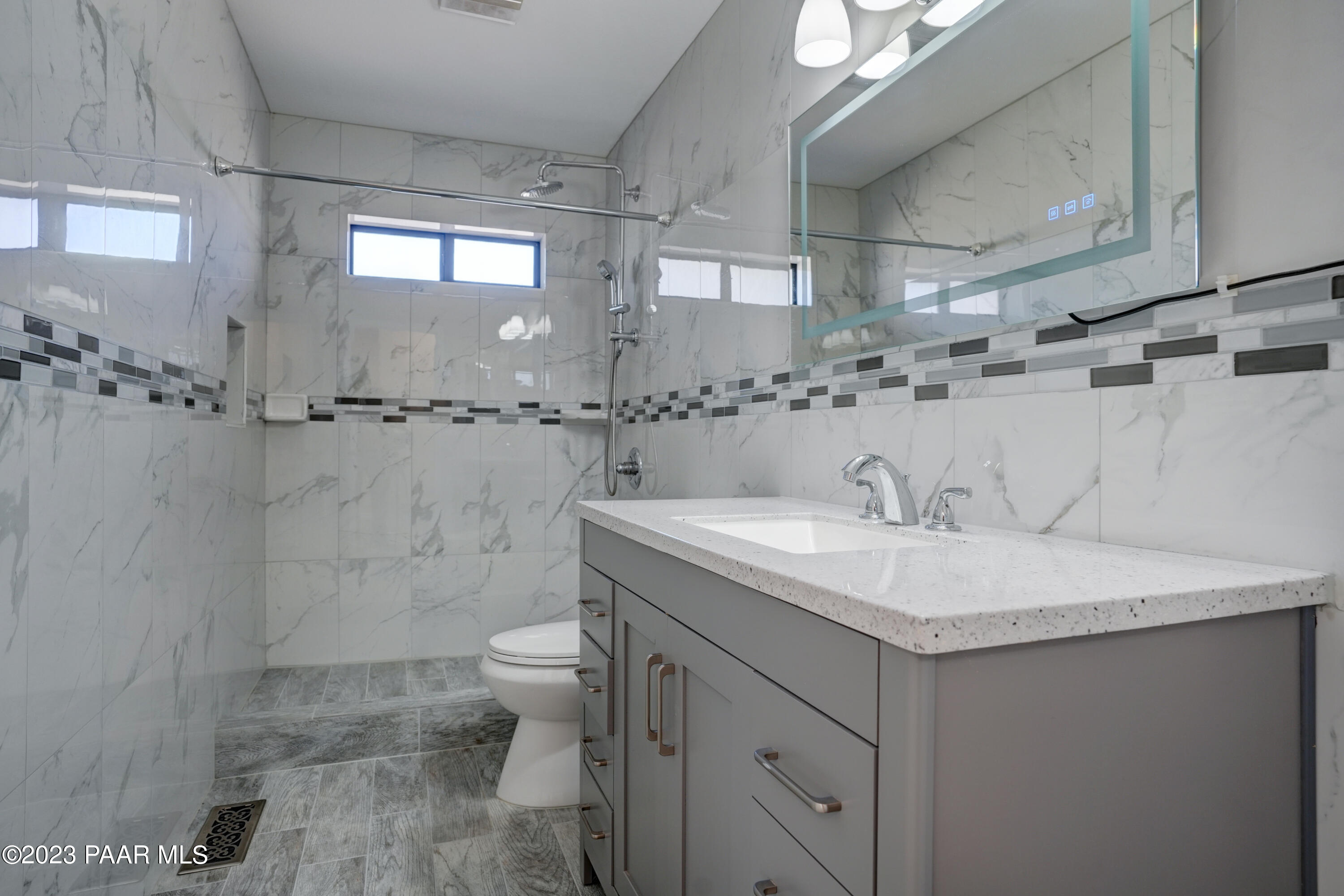 2064 View Point Road Prescott, AZ 86303 - Photo 23 of 51 Guest Bathroom Up