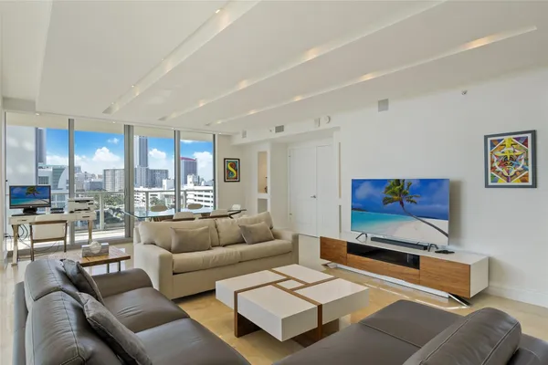 $5,750 | 3101 South Ocean Drive, Unit 902, Hollywood, FL 33019
