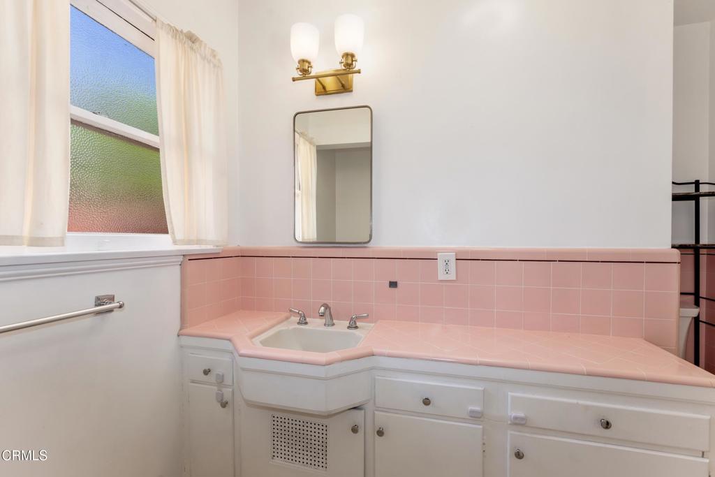 2254 Queensberry Road Pasadena, CA 91104 - Photo 14 of 19 2254 Queensbury_ Low Res 012