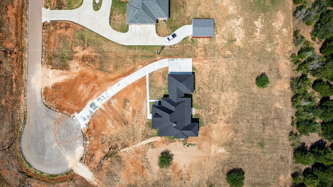 1035 Brandywine Court Elgin, TX 78621 - Photo 20 of 26 a bathroom with a shower
