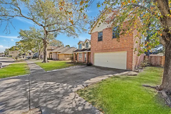 $2,250 | 11123 Gatesden Drive, Tomball, TX 77377