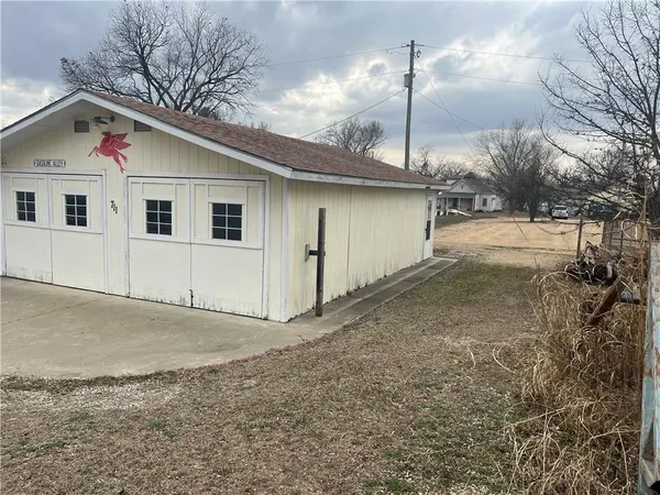 $199,000 | 709 North Montgomery Street, Sedan, KS 67361