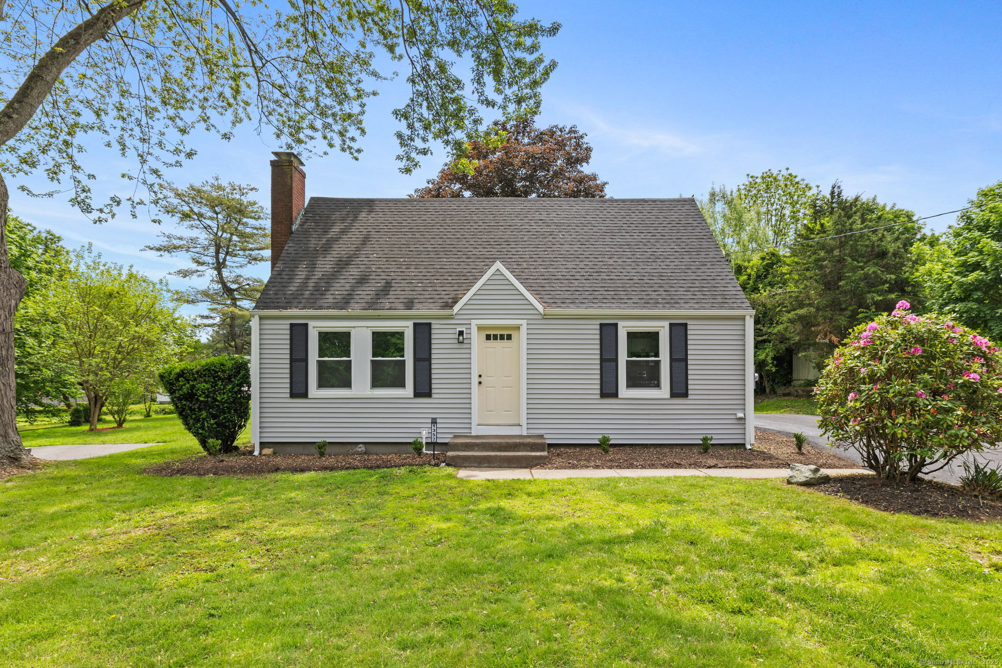 a view of front of house with a yard
