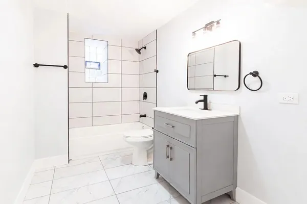 $3,200 | 932 North Richmond Street, Unit 1F, Chicago, IL 60622