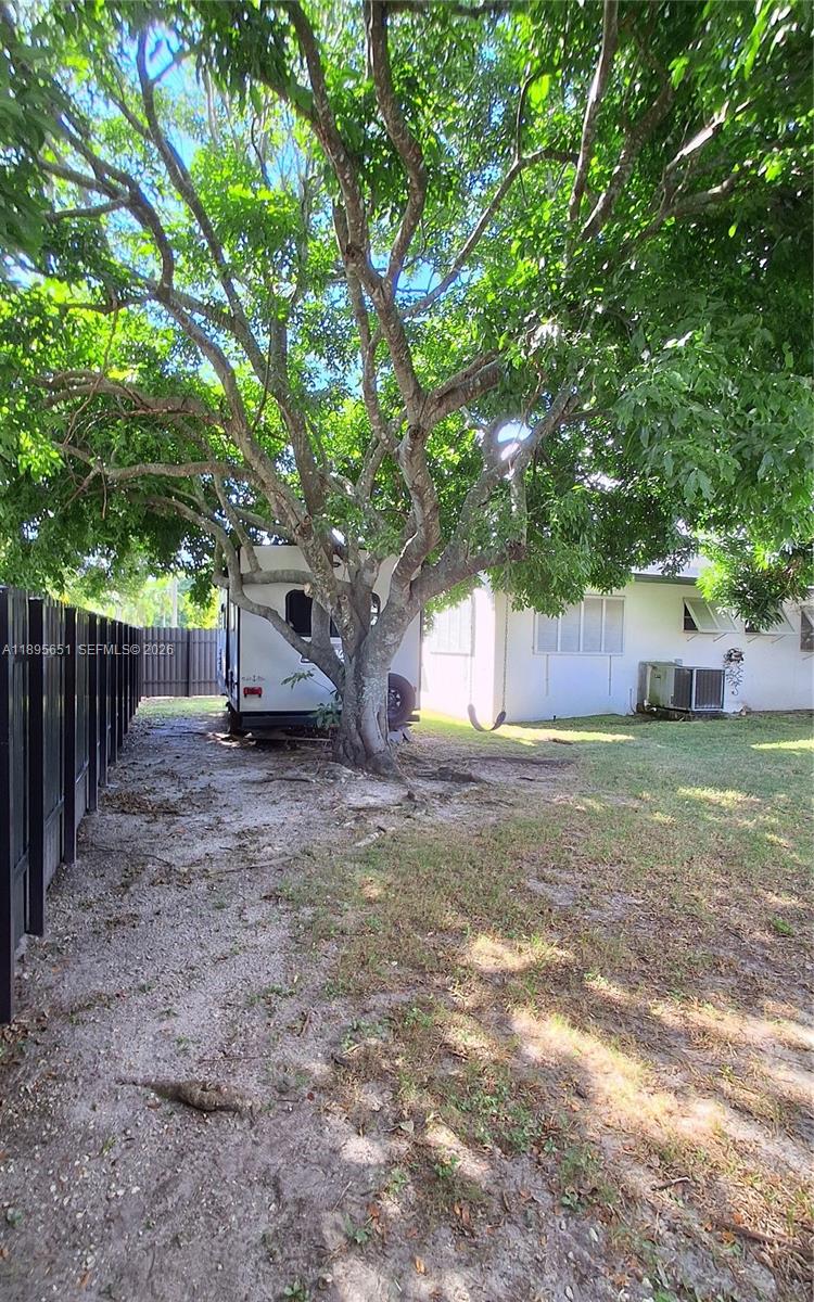 10305 Southwest 149th Terrace Miami, FL 33176 - Photo 45 of 58